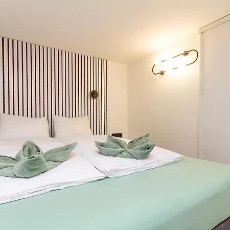 2 Bedroom W Ac Extravagant Gallery Loft By Newave