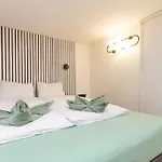 2 Bedroom W Ac Extravagant Gallery Loft By Nw