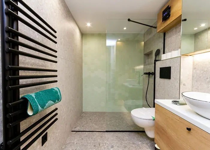2 Bedroom W Ac Extravagant Gallery Loft By Newave